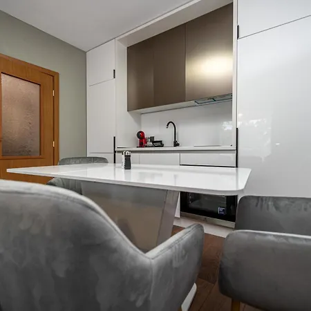 D9 Yassen Hv Apartman *