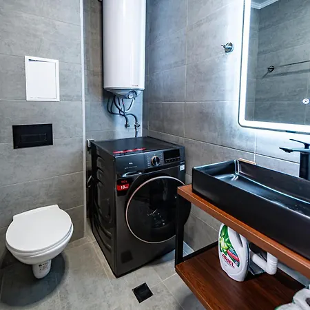 D9 Yassen Hv Apartman *